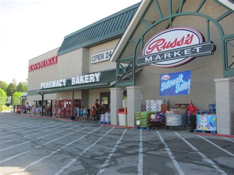 Russ Raybould and Clayton Burnett, two former Safeway employees, founded the company in 1964 when they acquired a small neighborhood grocery store at 17th and Washington Streets in south Lincoln. . Russs market